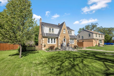 Photo of 202 Lake Dr, South Milwaukee, WI 53172 (MLS # 1918164)