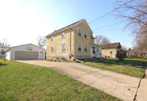 Photo of 1303 S 9th St, Watertown, WI 53094 (MLS # 1957278)