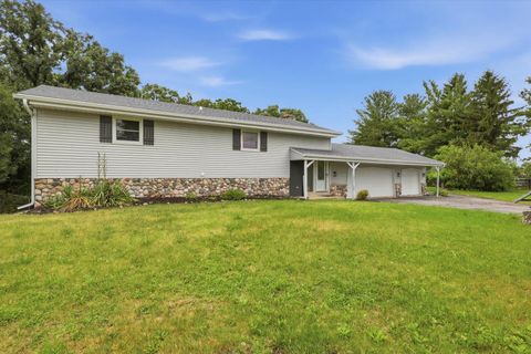 Photo of W362S10050 Lewin Ln, Eagle, WI 53119 (MLS # 1970764)