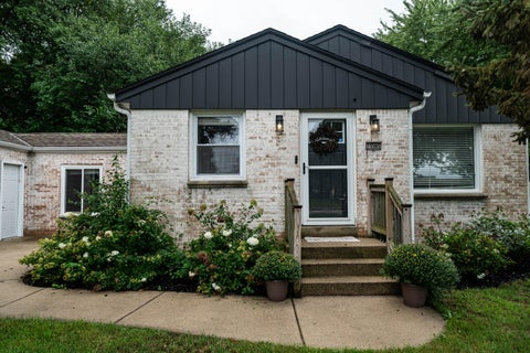 Photo of 15565 Carpenter Rd, Brookfield, WI 53005 (MLS # 1980959)