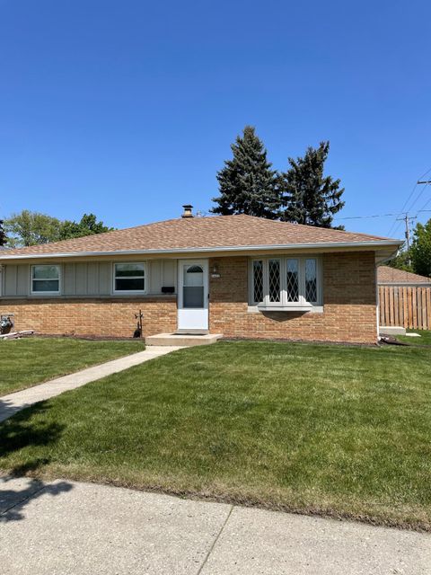 Photo of 1422 W Van Norman Ave, Milwaukee, WI 53211 (MLS # 1973164)