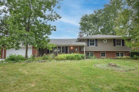 Photo of 3400 Hollywood Ln, Brookfield, WI 53045 (MLS # 1934305)