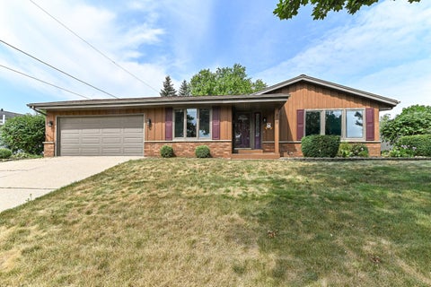 Photo of 209 Parkview Dr, Burlington, WI 53105 (MLS # 1973452)