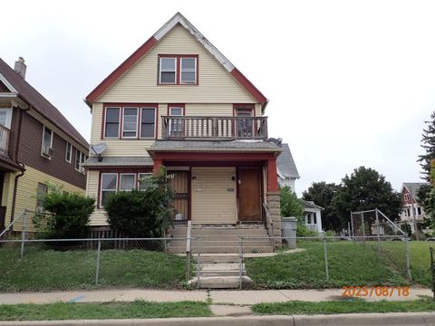Photo of 906 W Chambers St, Milwaukee, WI 53206 (MLS # 1951365)