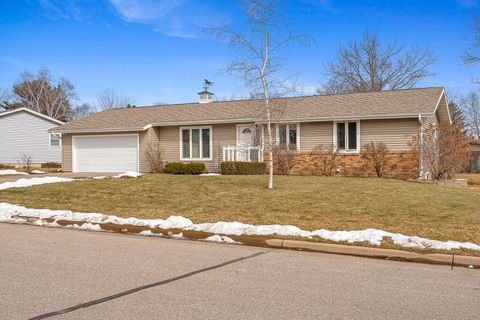 Photo of 1559 Young Dr W, Onalaska, WI 54650 (MLS # 1952990)