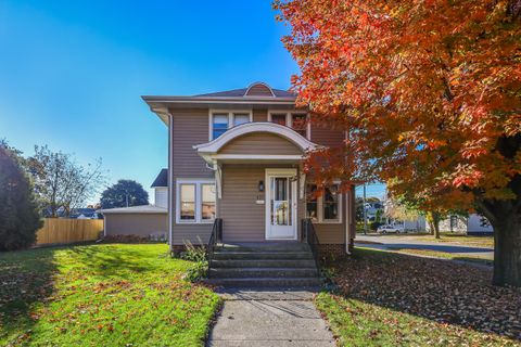 Photo of 621 Marshall St, Manitowoc, WI 54220 (MLS # 1941548)