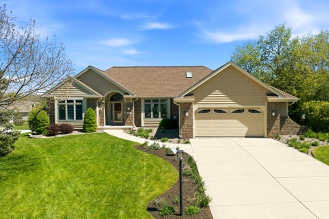Photo of 13230 W Foxwood Dr, New Berlin, WI 53151 (MLS # 1962197)