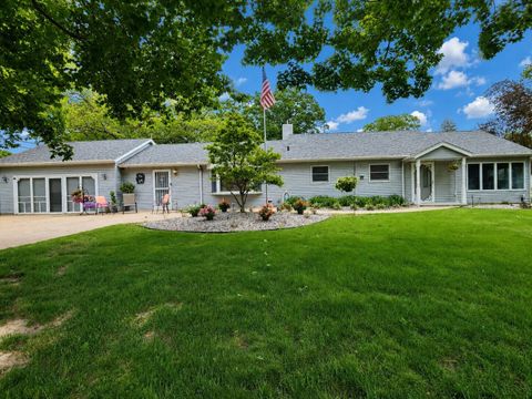 Photo of 622 S 4th St, Salem Lakes, WI 53170 (MLS # 1963500)
