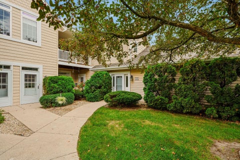 Photo of W398 N6054 Autumn Woods Dr, Lac La Belle, WI 53066 (MLS # 1979217)