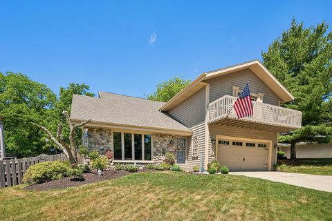 Photo of 2814 Buckingham Ct, Waukesha, WI 53188 (MLS # 1972784)