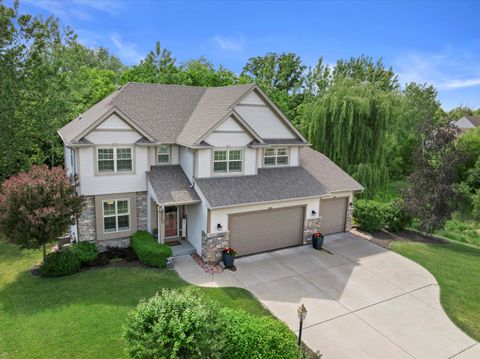 Photo of 8061 S River Ln, Franklin, WI 53132 (MLS # 1922893)