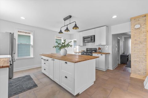 Photo of 2742 S Greeley St, Milwaukee, WI 53207 (MLS # 1957453)