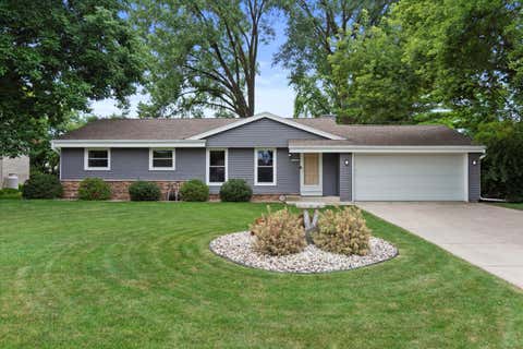 Photo of 14255 W Glen Meadow Dr, New Berlin, WI 53151 (MLS # 1928364)