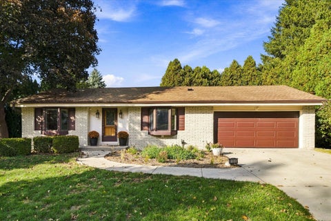 Photo of 1608 Willow Ct, Grafton, WI 53024 (MLS # 1984883)