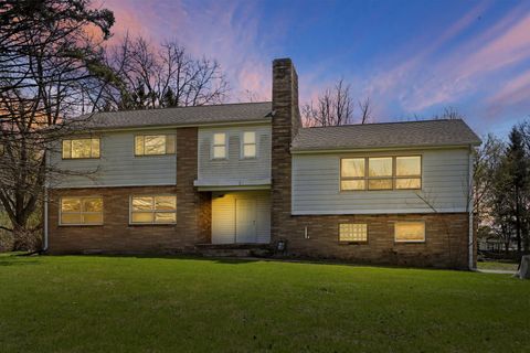 Photo of 807 53rd Dr, Yorkville, WI 53182 (MLS # 1958198)