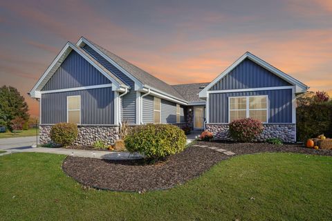 Photo of 921 E Prairie View Dr, Oak Creek, WI 53154 (MLS # 1941039) Photo of 921 E Prairie View Dr, Oak Creek, WI 53154 (MLS # 1941039)