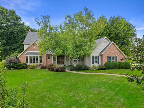 Photo of 11803 N Lantern Ln, Mequon, WI 53092 (MLS # 1931759)