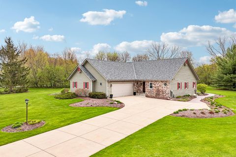 Photo of N43W33183 Glen Parc Cir, Nashotah, WI 53058 (MLS # 1960239)