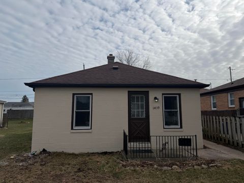 Photo of 1439 Lombard Ave, Racine, WI 53402 (MLS # 1955638)