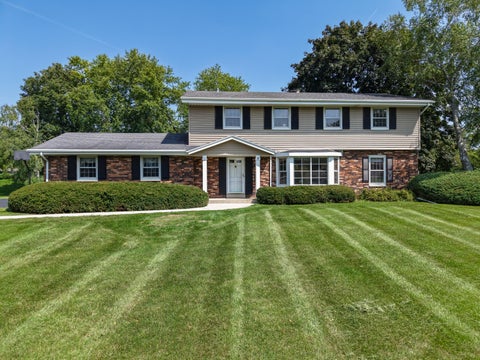 Photo of 4690 Parkhurst Dr, Brookfield, WI 53045 (MLS # 1976500)