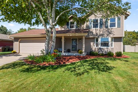 Photo of 4135 S Regal Manor Ct, New Berlin, WI 53151 (MLS # 1939097)