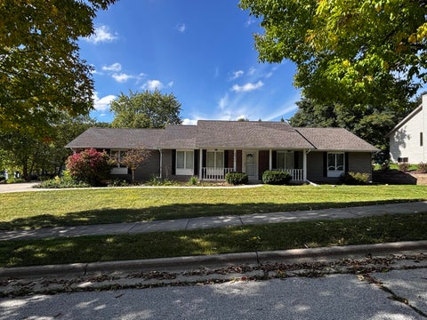 Photo of 2844 Apache Pass, Waukesha, WI 53188 (MLS # 1981999)