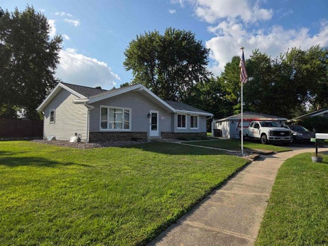 Photo of 1544 Riverdale Dr, Oconomowoc, WI 53066 (MLS # 1978306)