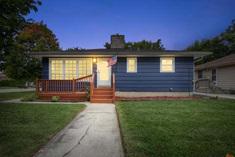 Photo of 518 Sherman Ave, South Milwaukee, WI 53172 (MLS # 1934152)