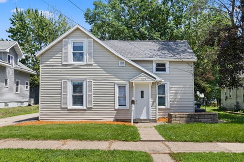 Photo of 1105 19th St S, La Crosse, WI 54601 (MLS # 1971966)