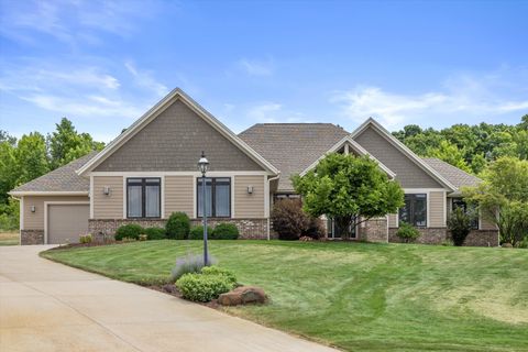 Photo of 5465 S Baneberry Ct, New Berlin, WI 53146 (MLS # 1972910)
