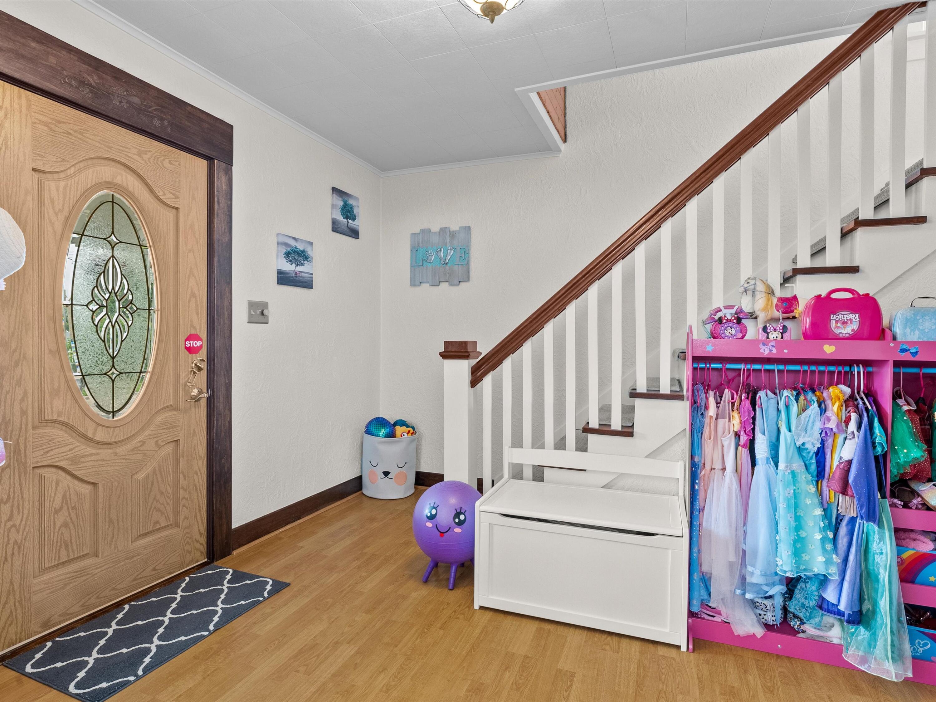 Manitowoc, Wisconsin 54220, United States, 3 Bedrooms Bedrooms, ,2 BathroomsBathrooms,Residential,Active,197315