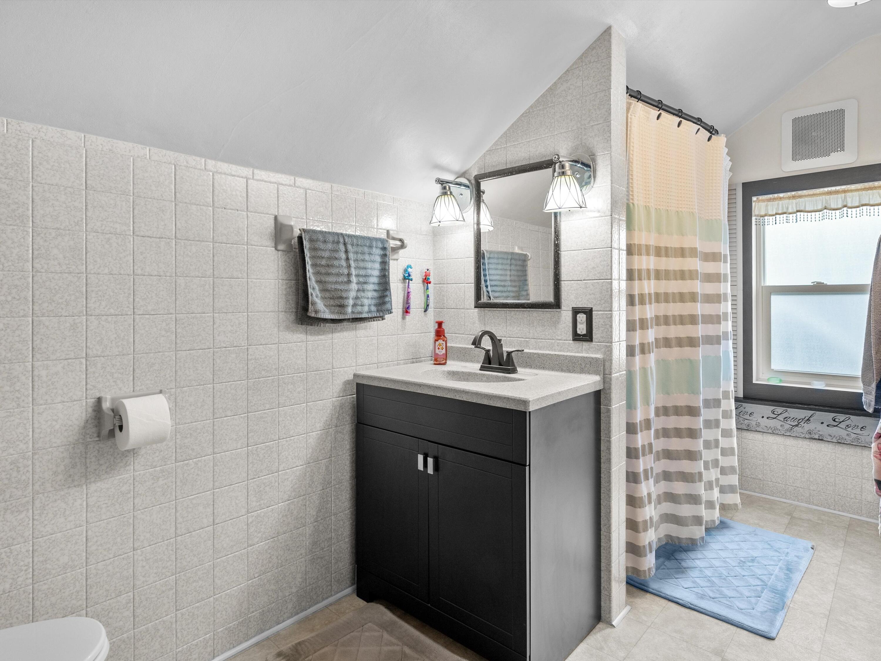 Manitowoc, Wisconsin 54220, United States, 3 Bedrooms Bedrooms, ,2 BathroomsBathrooms,Residential,Active,197315