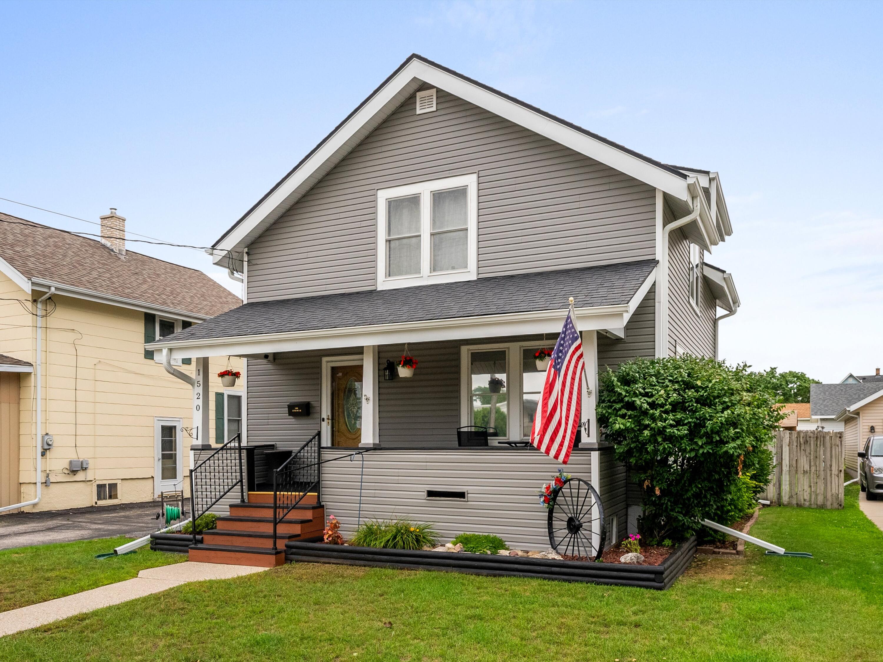 Manitowoc, Wisconsin 54220, United States, 3 Bedrooms Bedrooms, ,2 BathroomsBathrooms,Residential,Active,197315