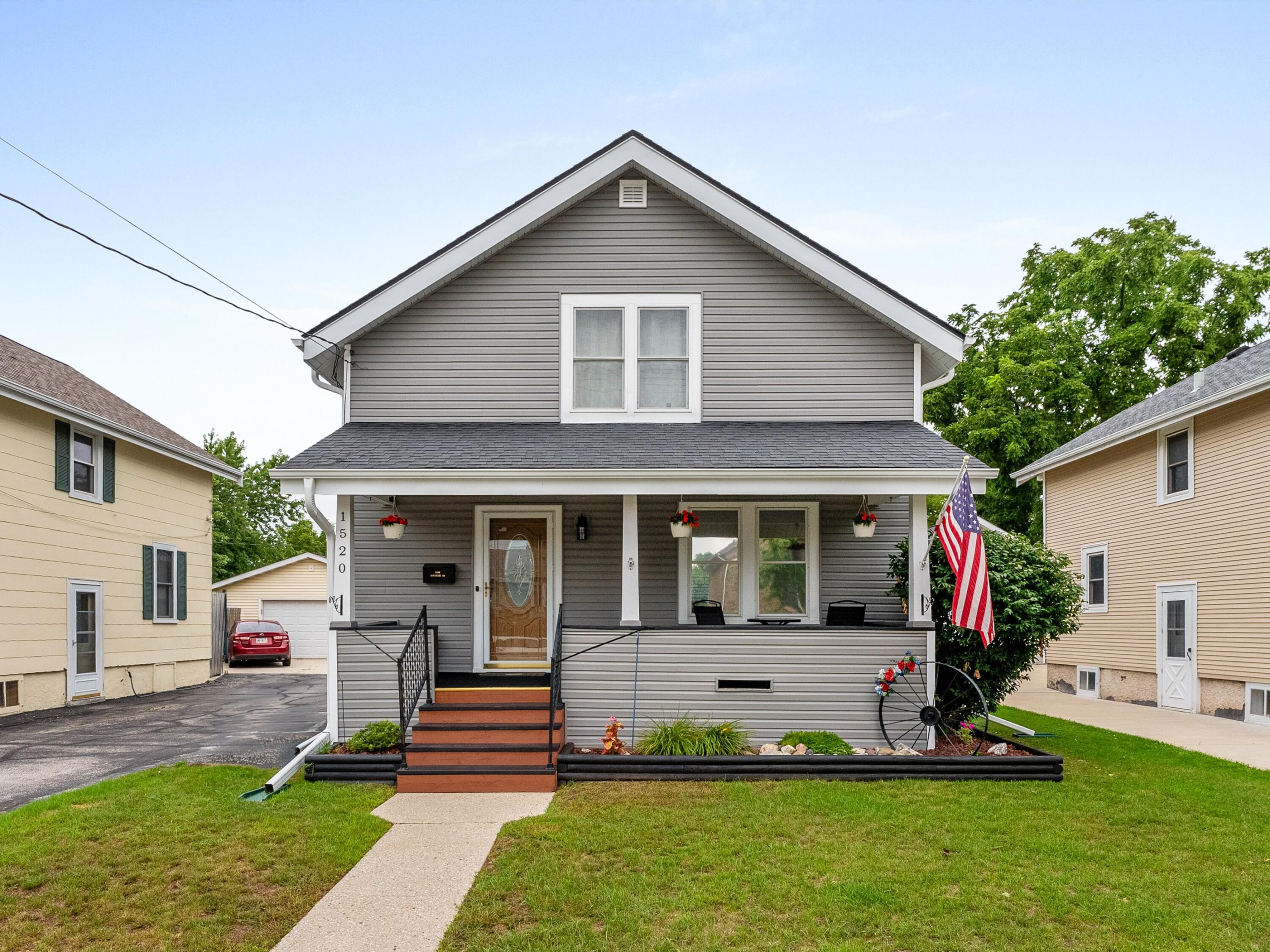 Manitowoc, Wisconsin 54220, United States, 3 Bedrooms Bedrooms, ,2 BathroomsBathrooms,Residential,Active,197315