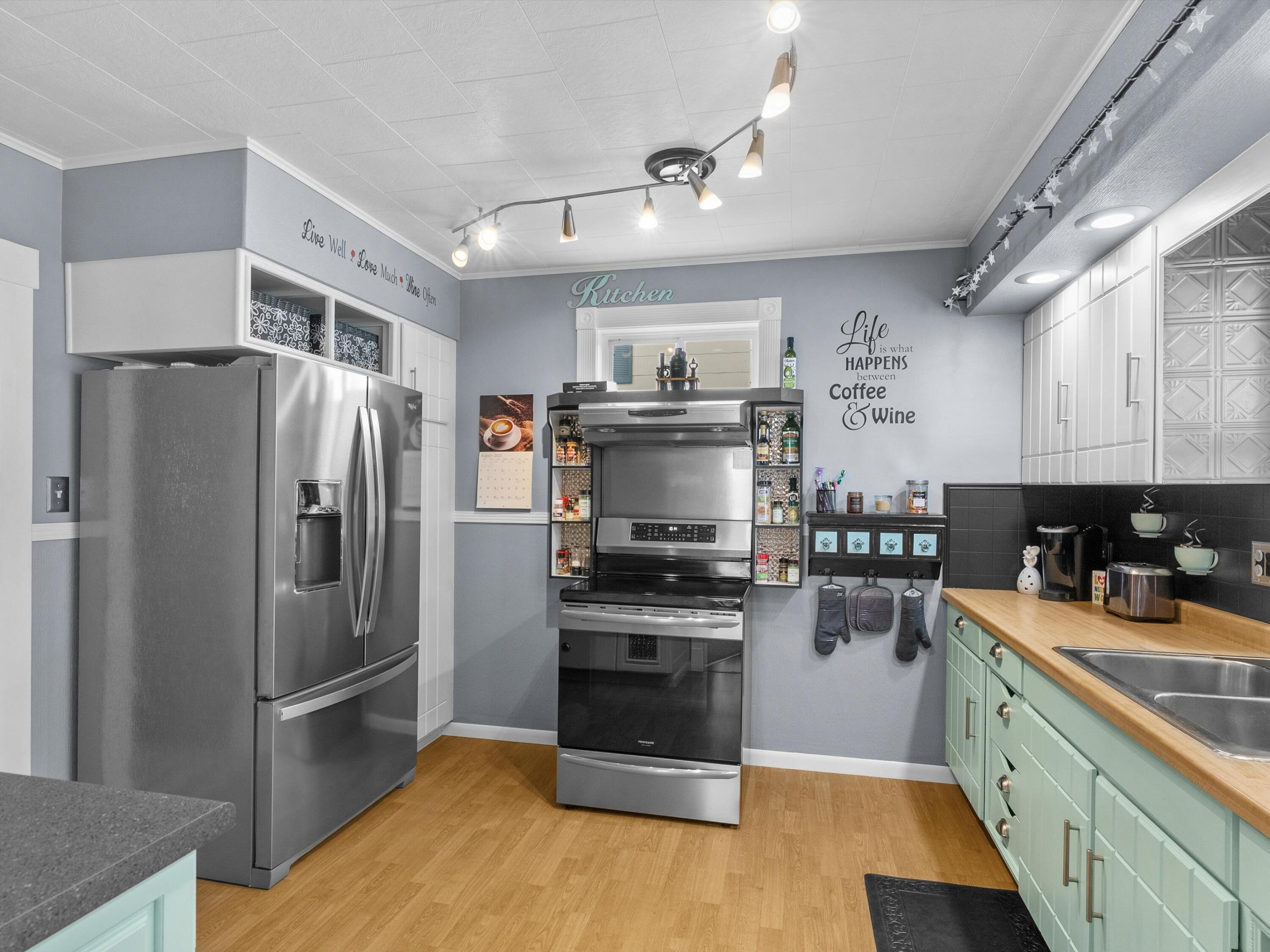 Manitowoc, Wisconsin 54220, United States, 3 Bedrooms Bedrooms, ,2 BathroomsBathrooms,Residential,Active,197315