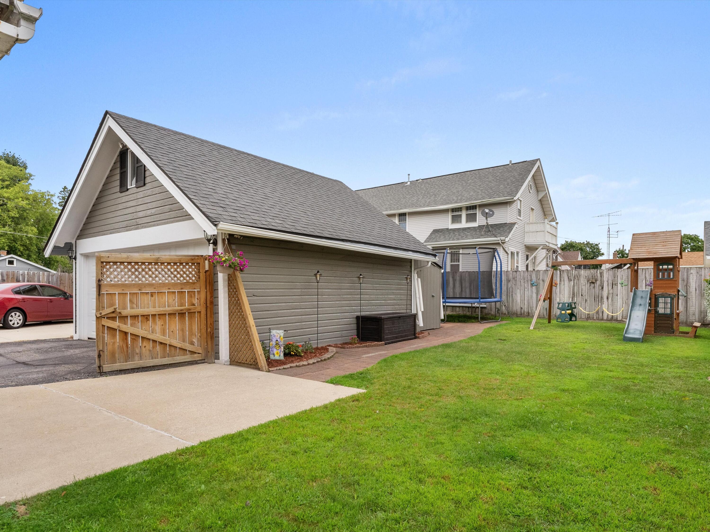 Manitowoc, Wisconsin 54220, United States, 3 Bedrooms Bedrooms, ,2 BathroomsBathrooms,Residential,Active,197315