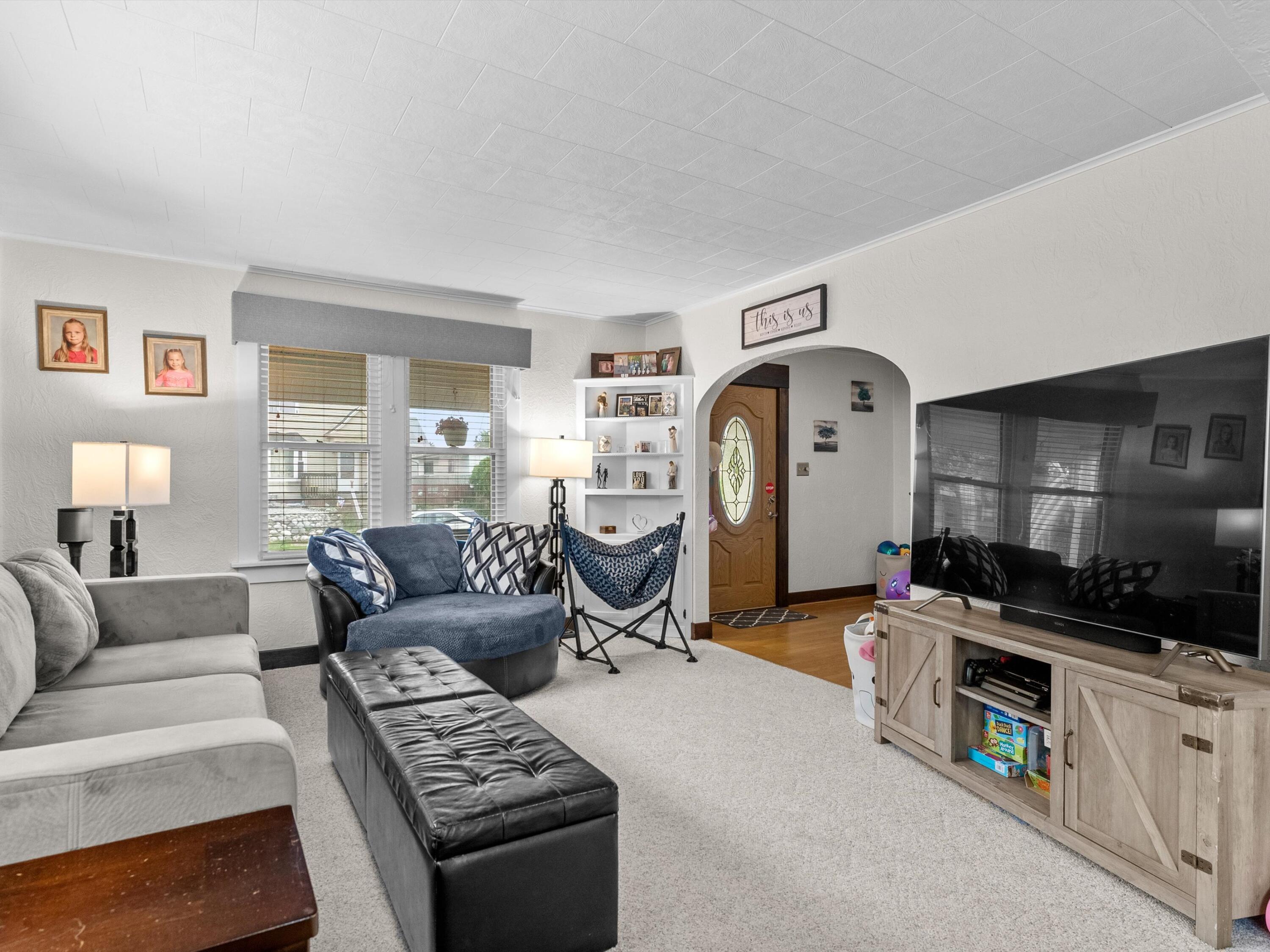 Manitowoc, Wisconsin 54220, United States, 3 Bedrooms Bedrooms, ,2 BathroomsBathrooms,Residential,Active,197315