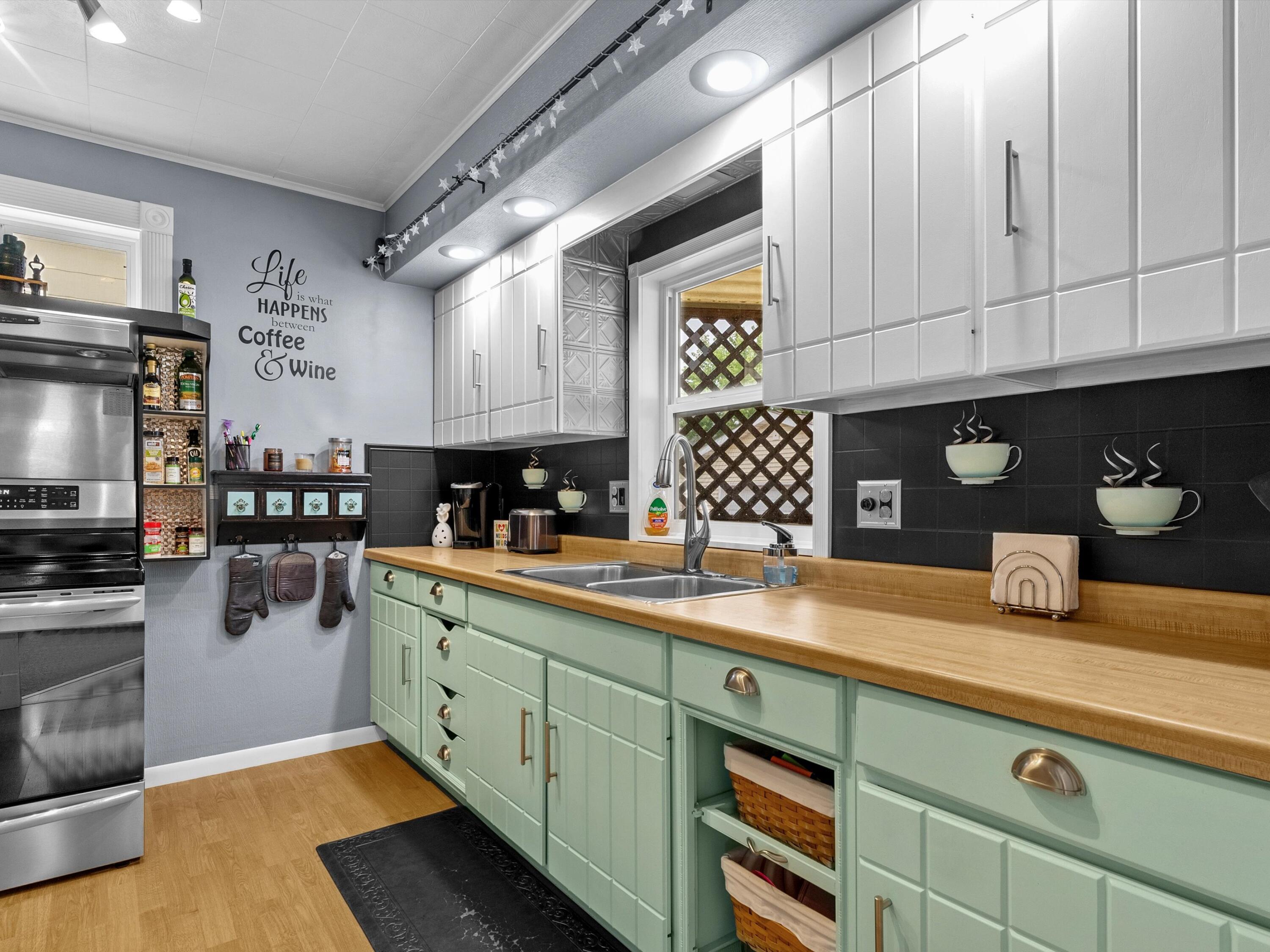 Manitowoc, Wisconsin 54220, United States, 3 Bedrooms Bedrooms, ,2 BathroomsBathrooms,Residential,Active,197315