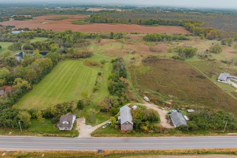 Photo of W124N13025 Wasaukee Rd, Germantown, WI 53022 (MLS # 1939742)