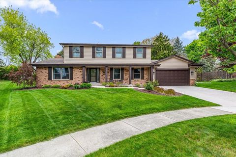Photo of 800 Sweetbriar Ct, Waukesha, WI 53186 (MLS # 1962397)