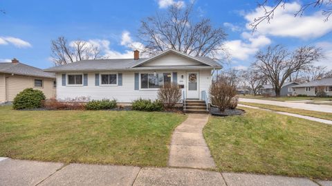 Photo of 394 Wilson Ave, Fond Du Lac, WI 54935 (MLS # 1956280)