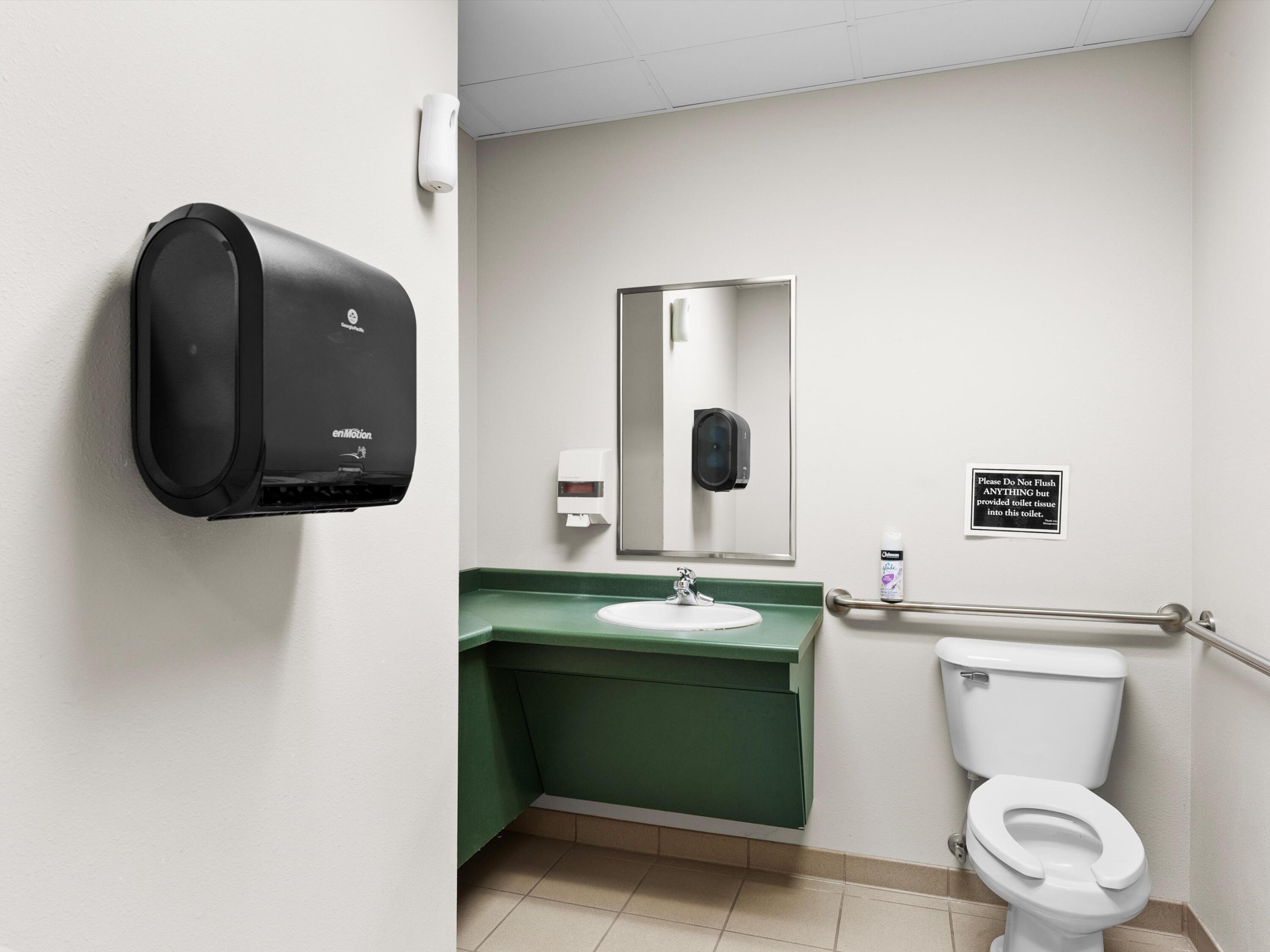 Two Rivers, Wisconsin 54241, United States, ,Commercial,Active,9729