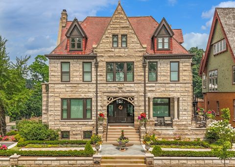 Photo of 2006 E Lafayette Pl, Milwaukee, WI 53202 (MLS # 1956042)
