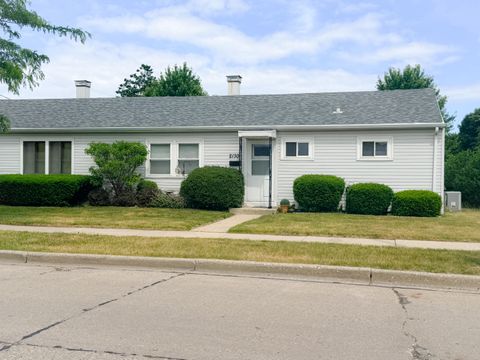Photo of 2130 W Howard Ave, Milwaukee, WI 53221 (MLS # 1966470)