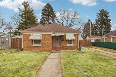 Photo of 245 Island Ave, Racine, WI 53405 (MLS # 1950892)