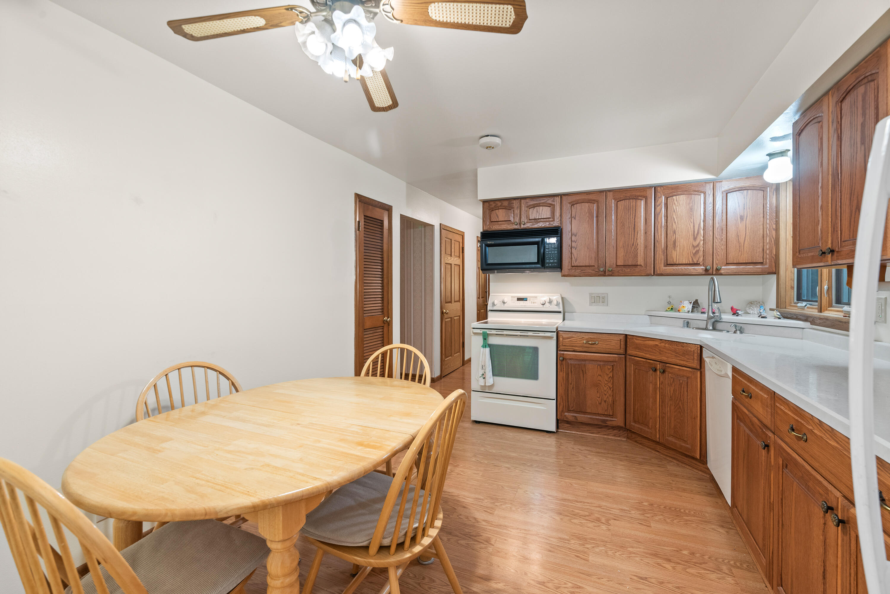 Port Washington, Wisconsin 53074, United States, 4 Bedrooms Bedrooms, ,2 BathroomsBathrooms,Residential,Pending,142124