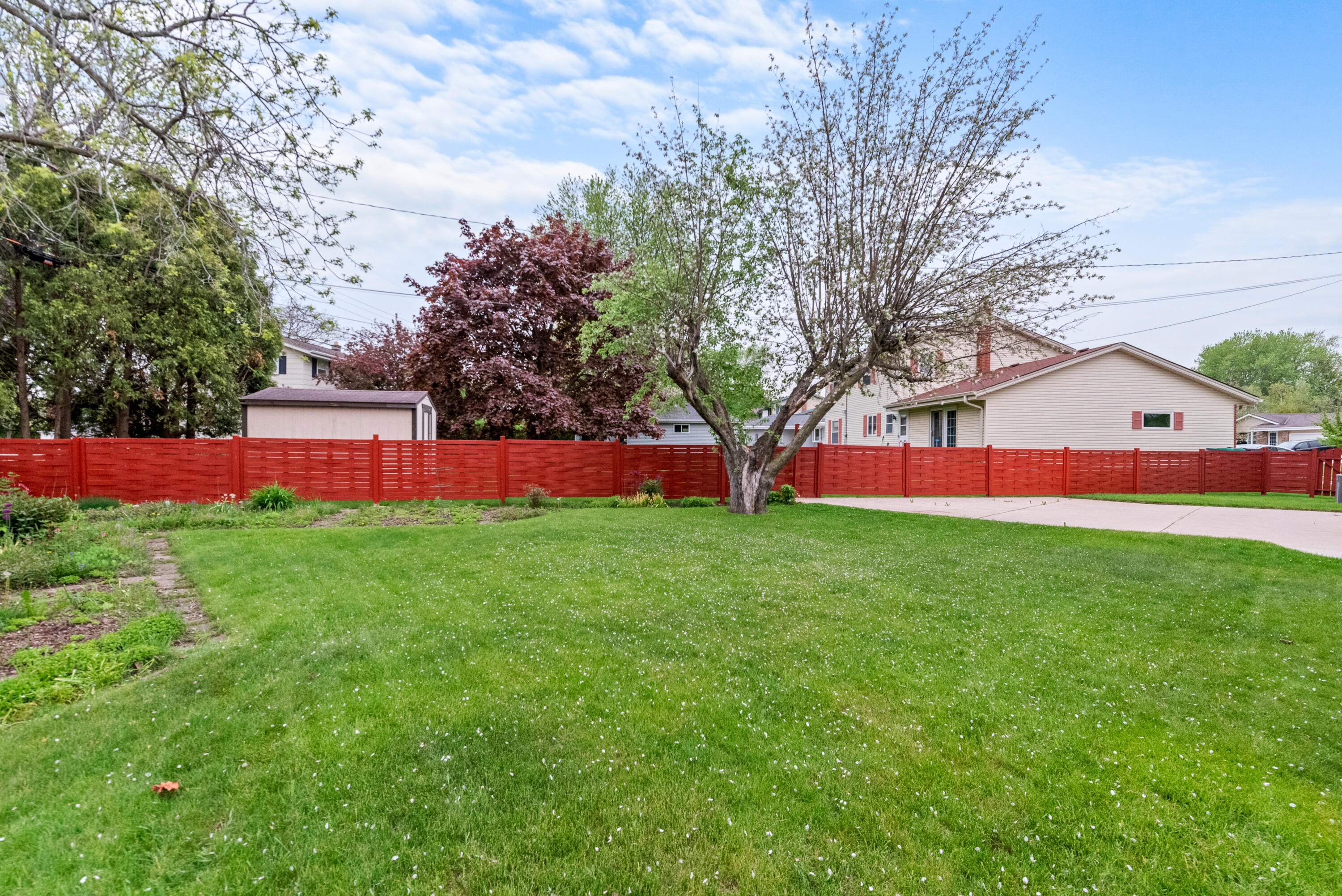 Port Washington, Wisconsin 53074, United States, 4 Bedrooms Bedrooms, ,2 BathroomsBathrooms,Residential,Pending,142124