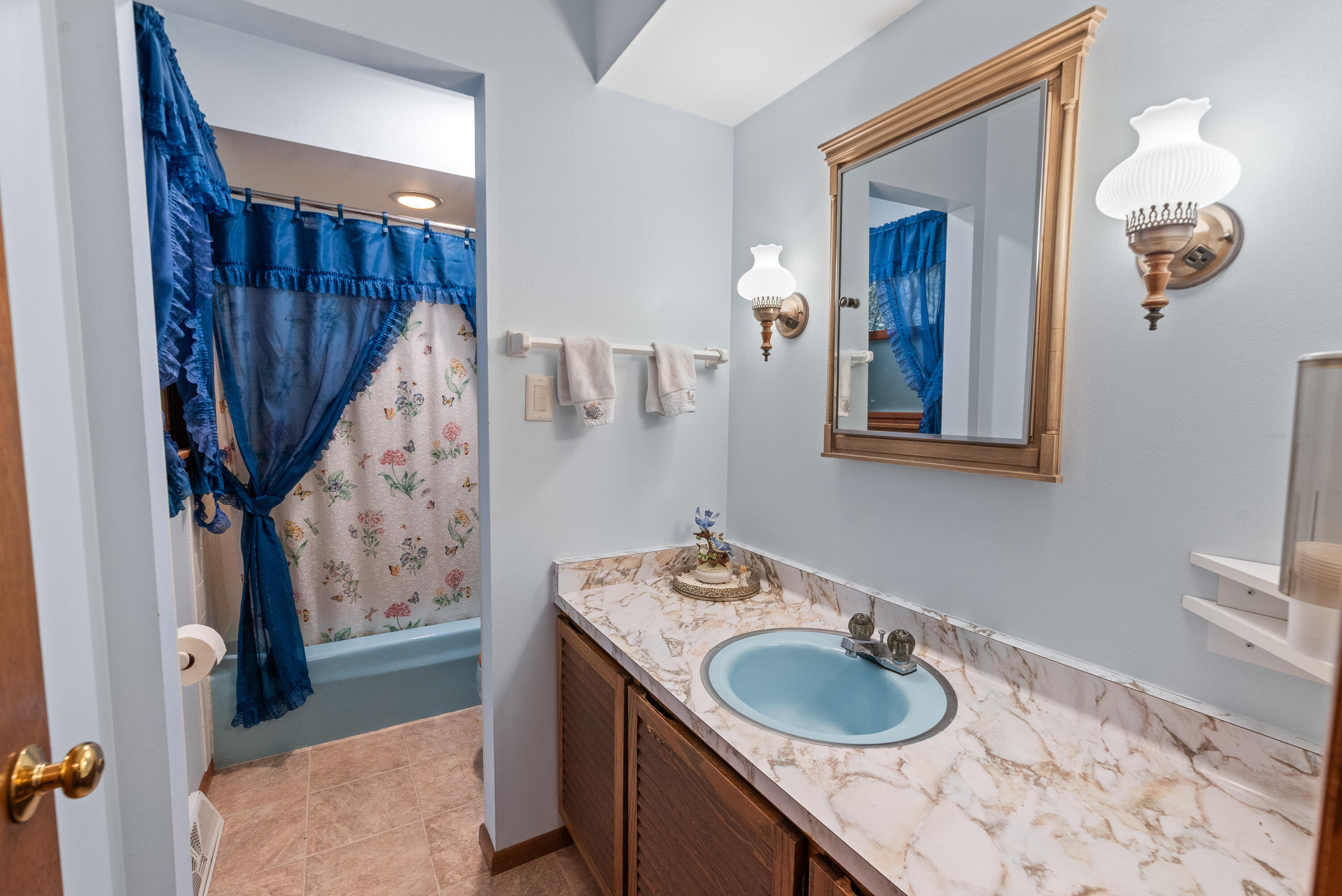 Port Washington, Wisconsin 53074, United States, 4 Bedrooms Bedrooms, ,2 BathroomsBathrooms,Residential,Pending,142124