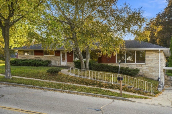 918 S 7TH AVE, WEST BEND, WI 53095 - Image d4bbdb59a135447a71901de5c55dfad2/3512176828