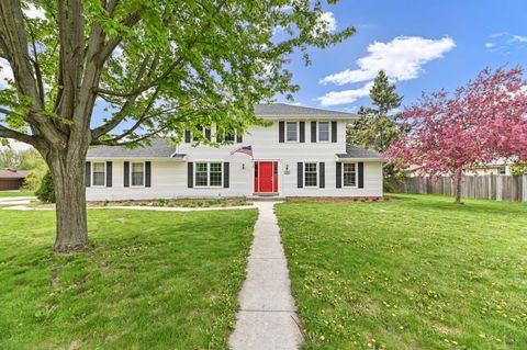 Photo of 4395 S Delphine Dr, New Berlin, WI 53151 (MLS # 1961219)